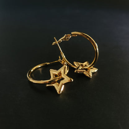 Aro de estrella de acero dorado